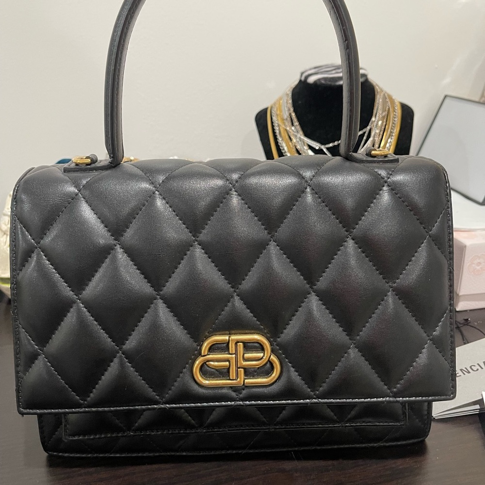 Medium Sharp Quilted Leather Shoulder Bag In Black